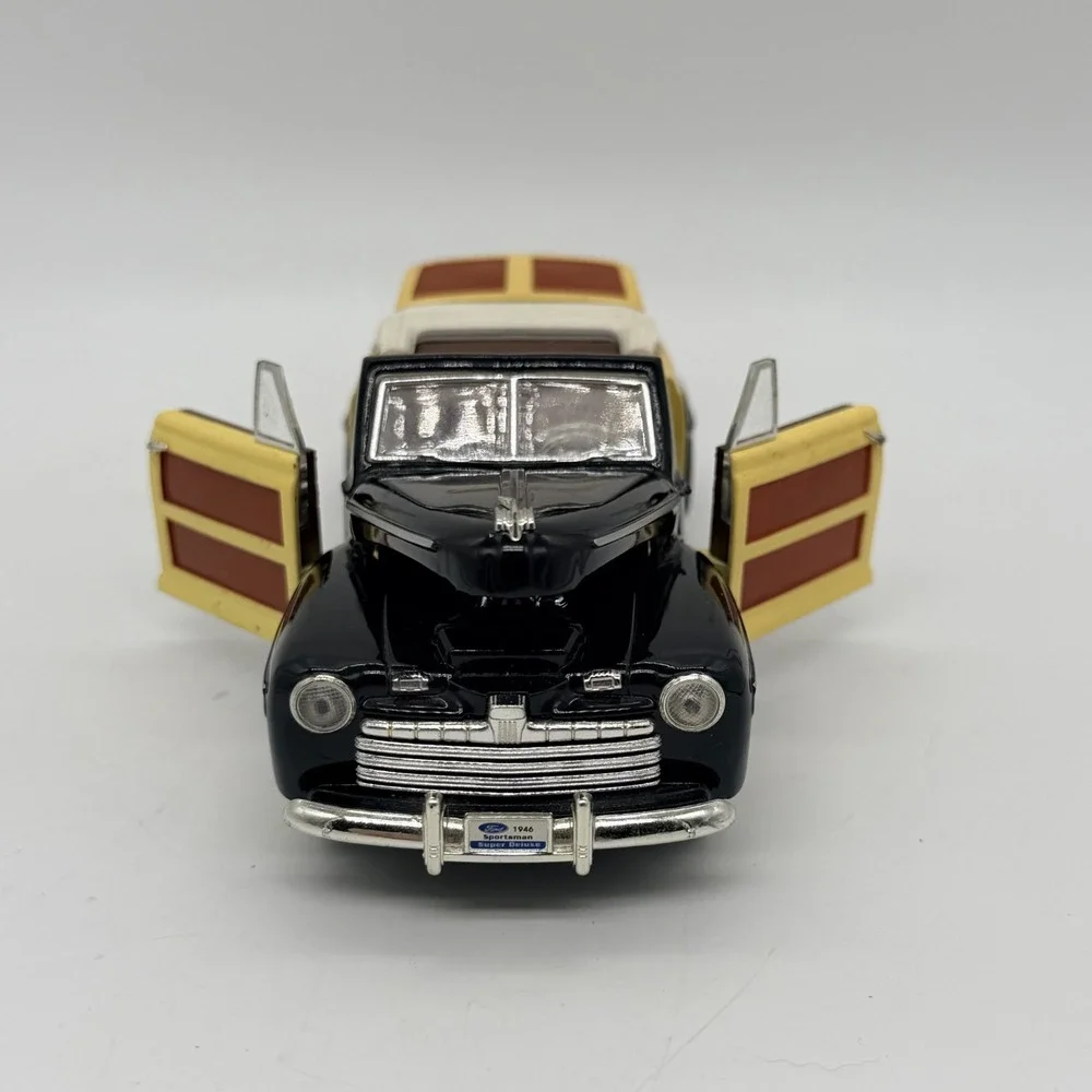 Arko 1946 Ford Sportsman Super Deluxe Convertible Diecast Toy Car 1:32 Scale